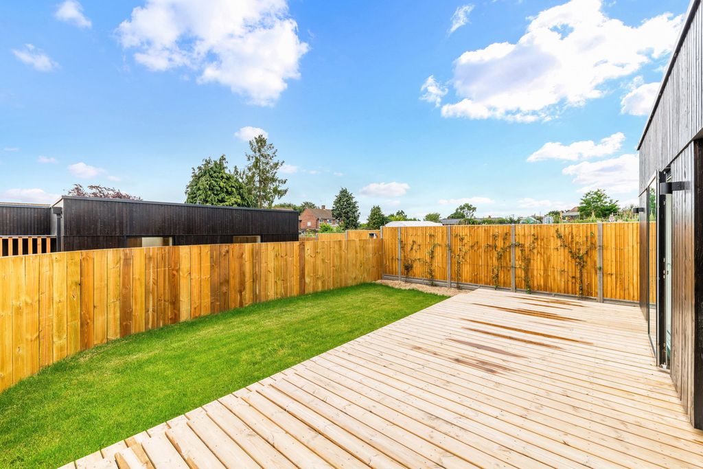 Additional image 11 of 2 bed bungalow for sale1 Garden Court, Godstone RH9