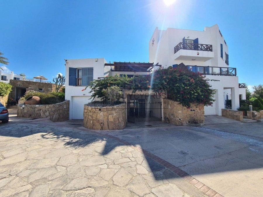 Property photo 2 of 32