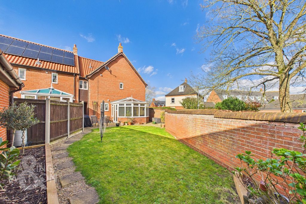 Property photo 1 of 31