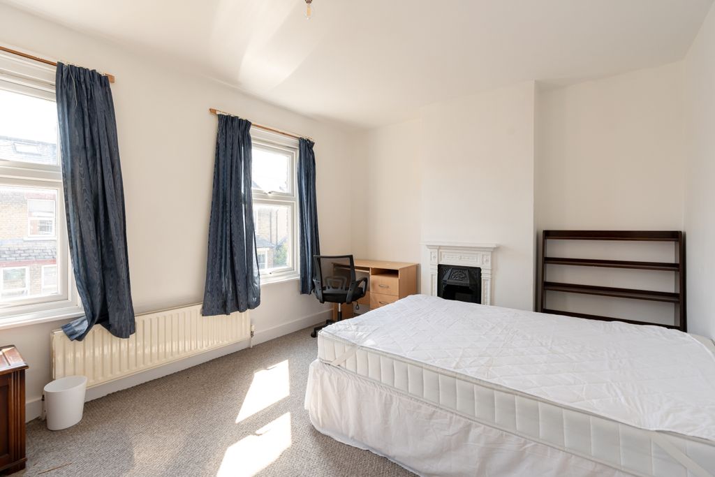 Property photo 2 of 15 58 Marlborough Road Bedroom