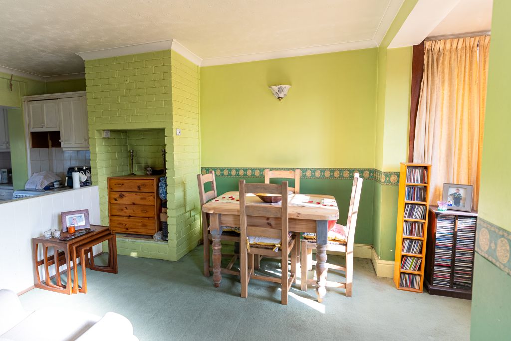 Property photo 2 of 18 42Beanacreroad,Melkshamphotoshootimages30