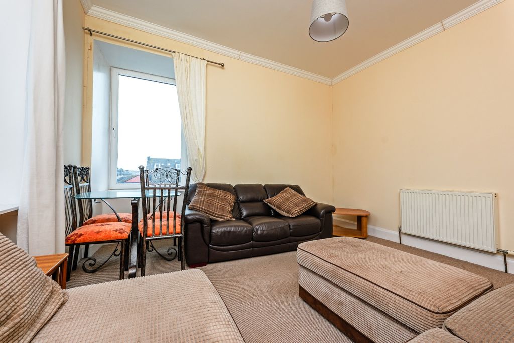 Property photo 3 of 28