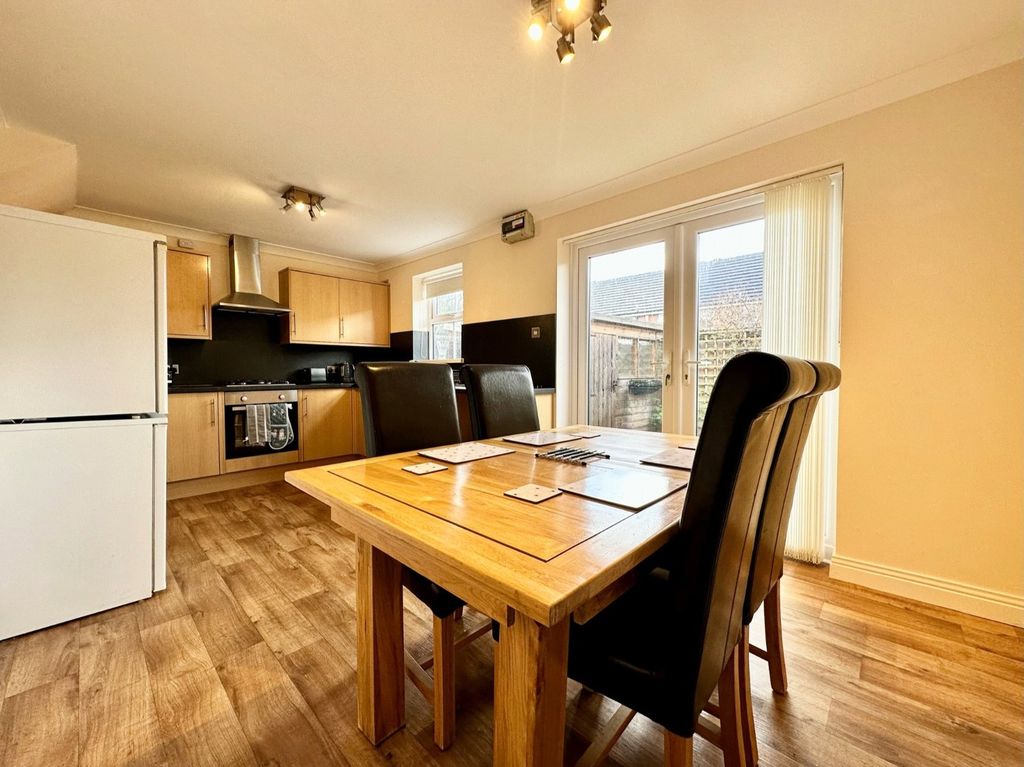 Property photo 3 of 9 Kitchen