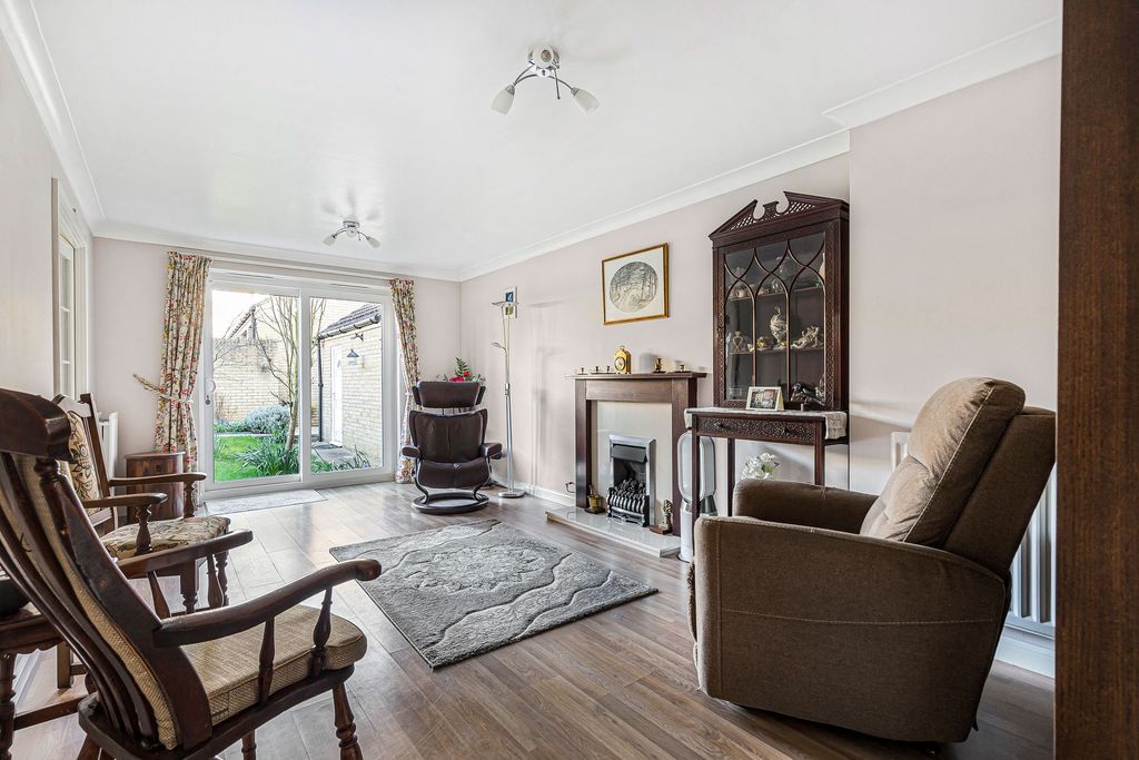 Property photo 2 of 17