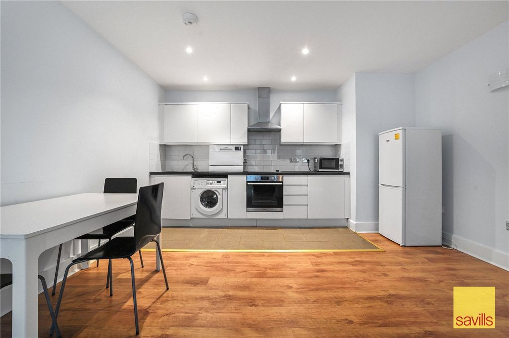 Property photo 3 of 11 Kitchen/Reception