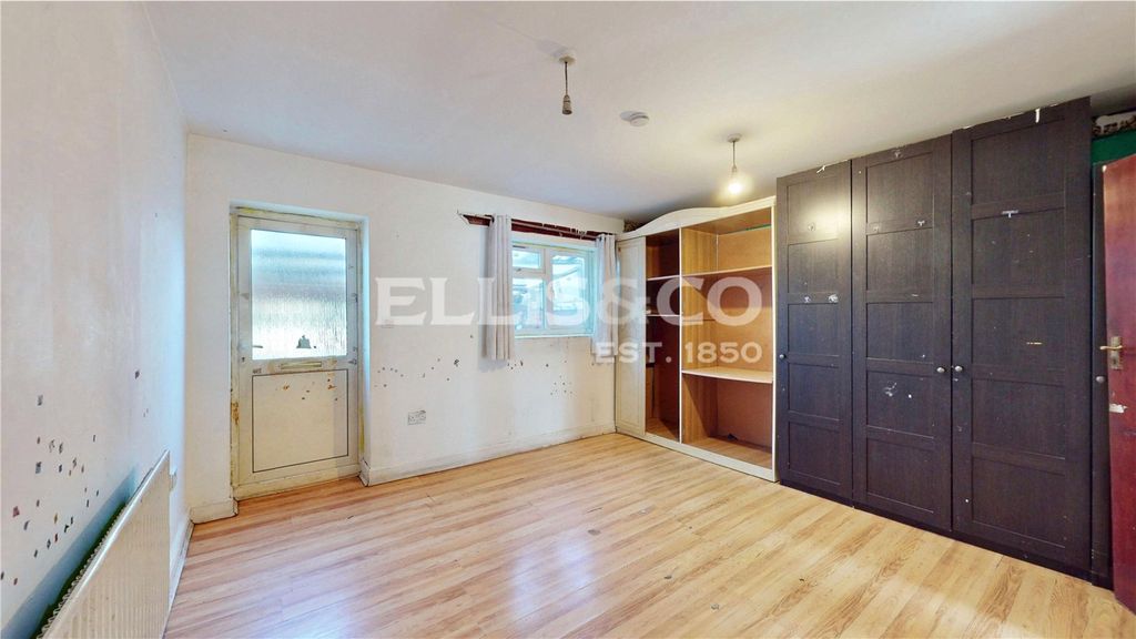Property photo 2 of 27 Picture No. 04
