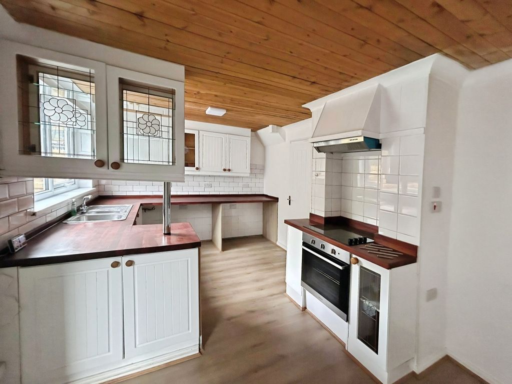 Property photo 3 of 11 Kitchen 2