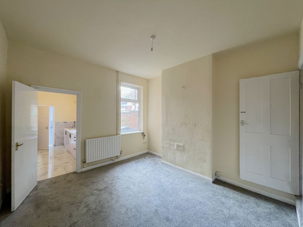 Property photo 3 of 9 Dining Room 