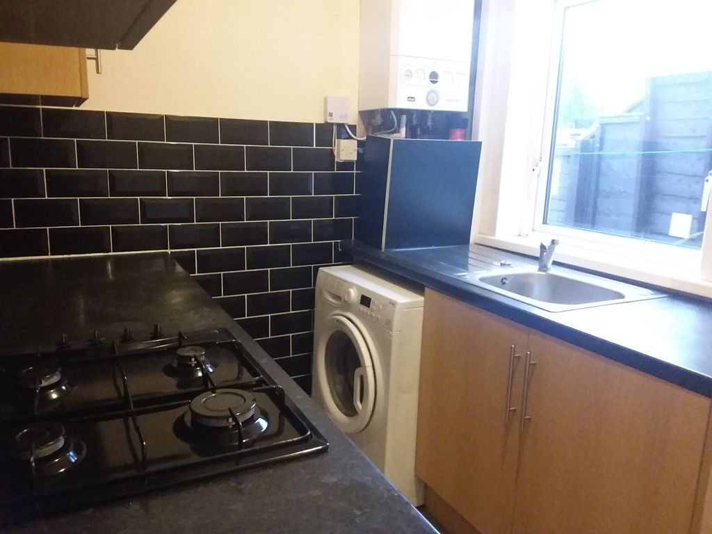 Property photo 2 of 8 Kitchen