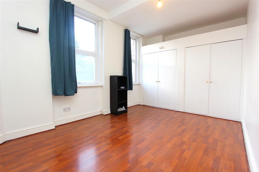 Property photo 2 of 4 Bedroom