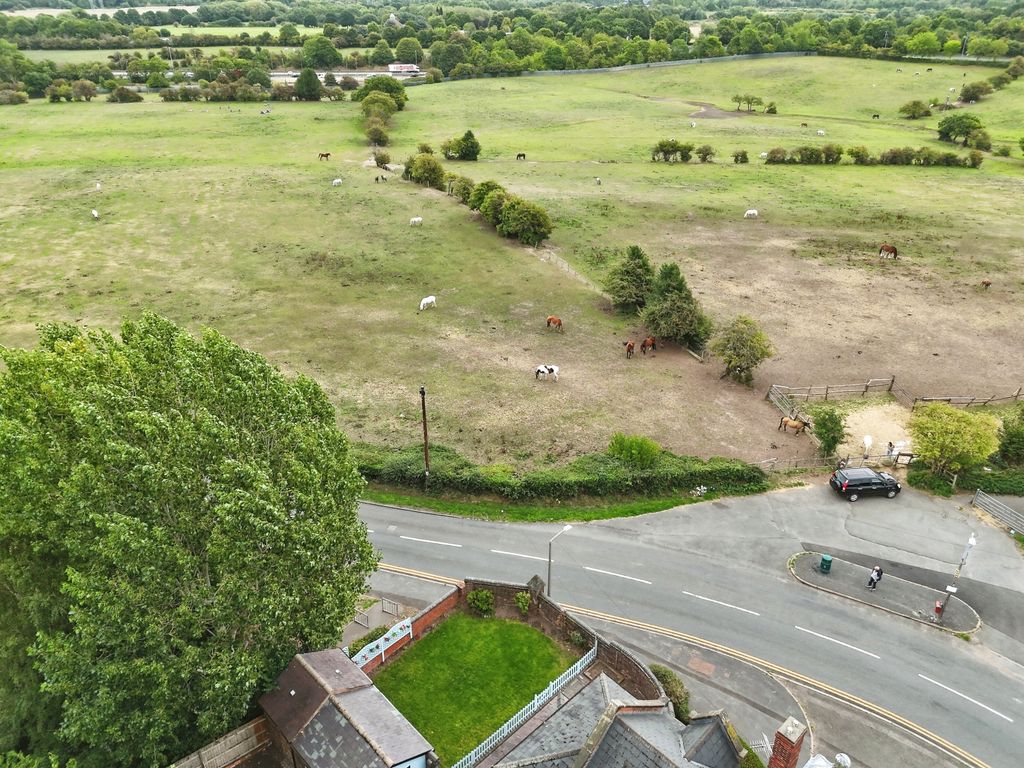 Property photo 2 of 32