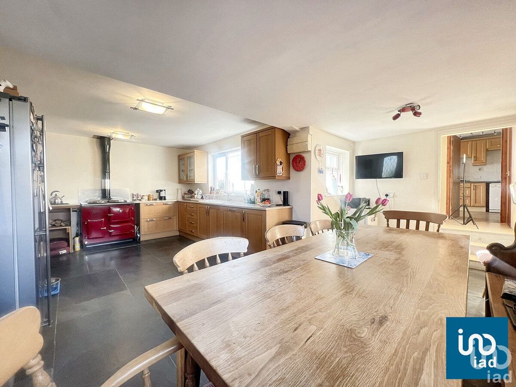 Property photo 3 of 26