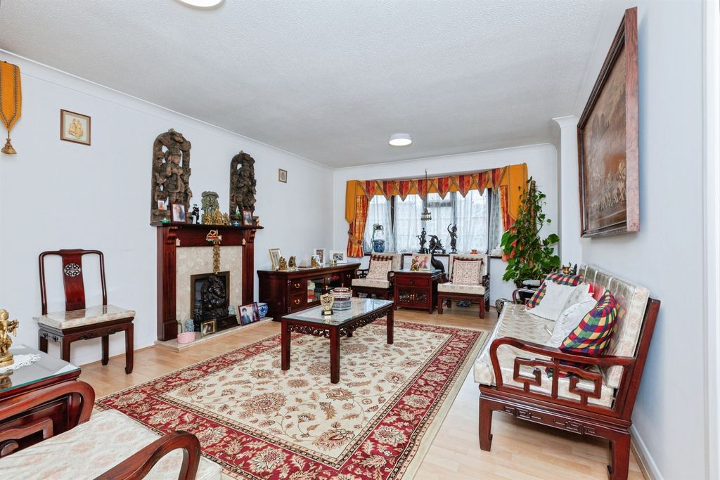 Property photo 2 of 20