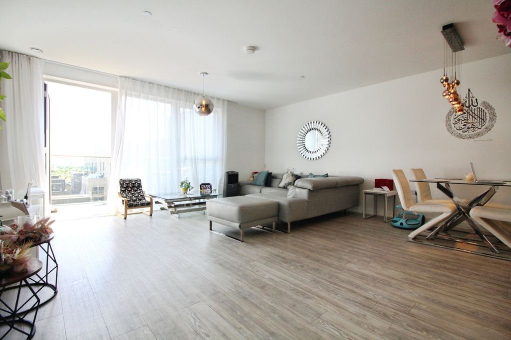 Property photo 1 of 20 Lounge.Jpg