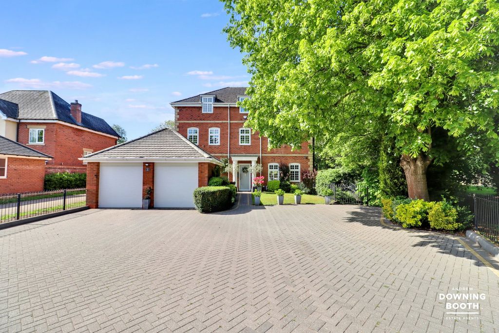 Property photo 2 of 52
