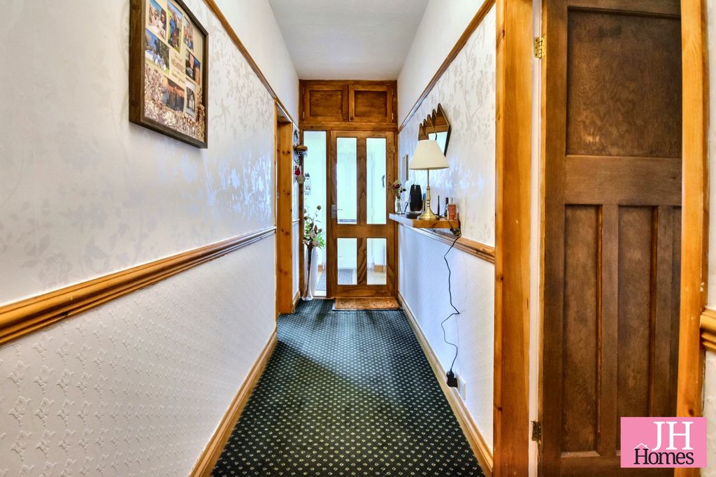 Property photo 3 of 25