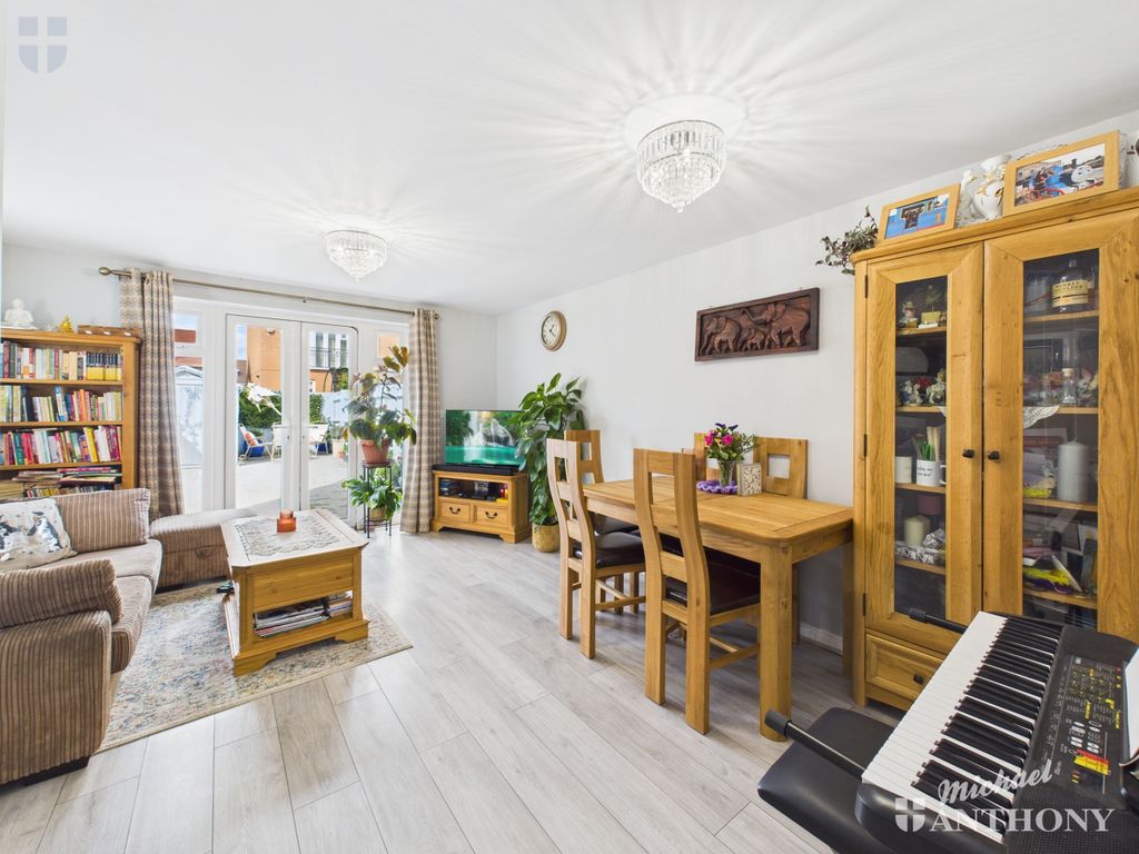 Property photo 2 of 15 Cam03852G0-Pr0420-Still018