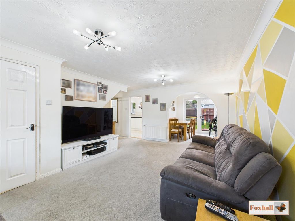 Property photo 3 of 19 Lounge Area