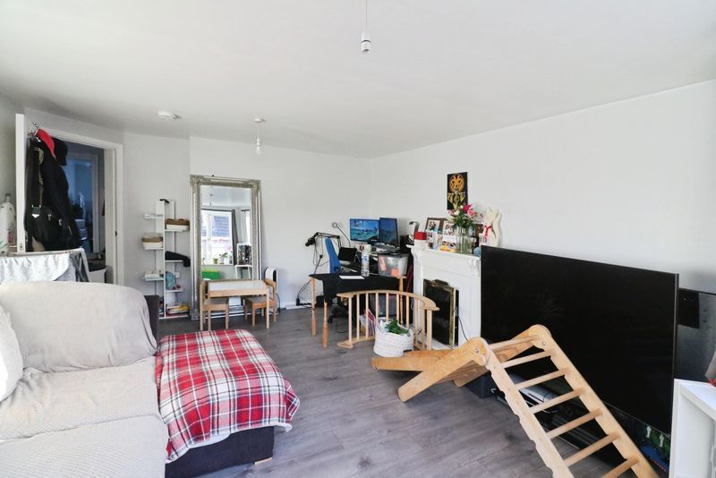 Property photo 3 of 13 Photo 6