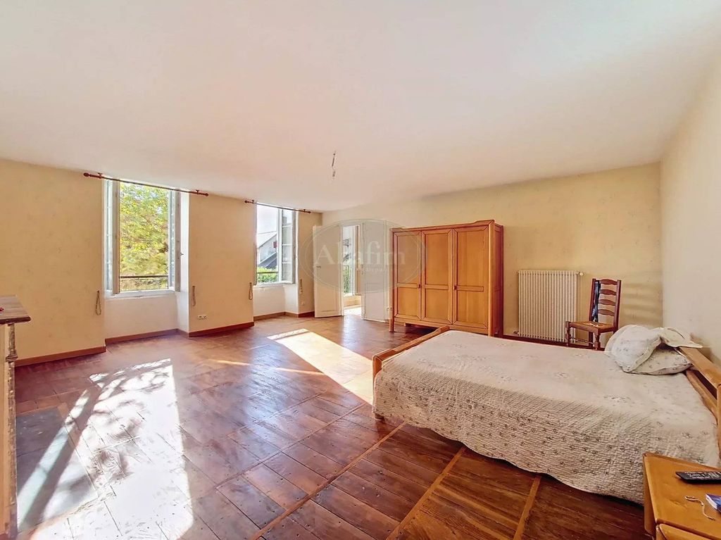 Property photo 3 of 31