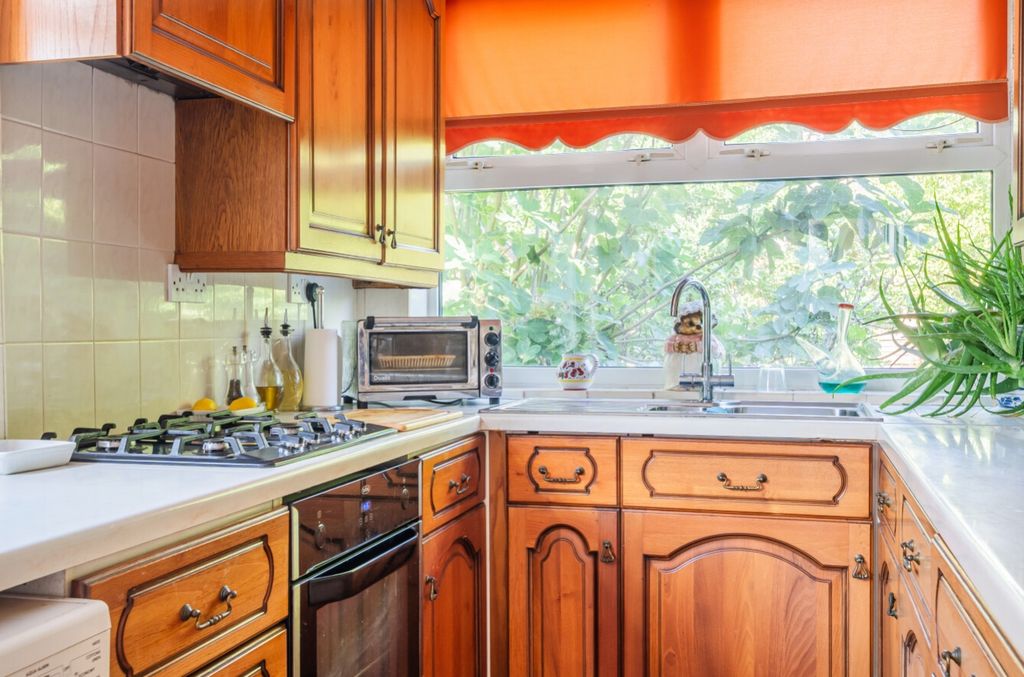 Property photo 2 of 22 1492863-10-6A5Decec4Bdb2