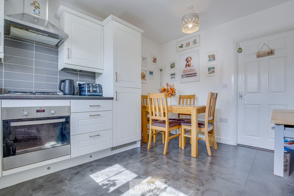 Property photo 3 of 24 Kitchen 1.1