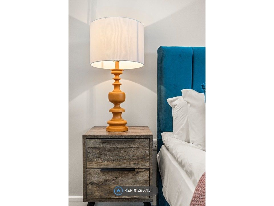 Property photo 2 of 17 Decor And Bedside Tables