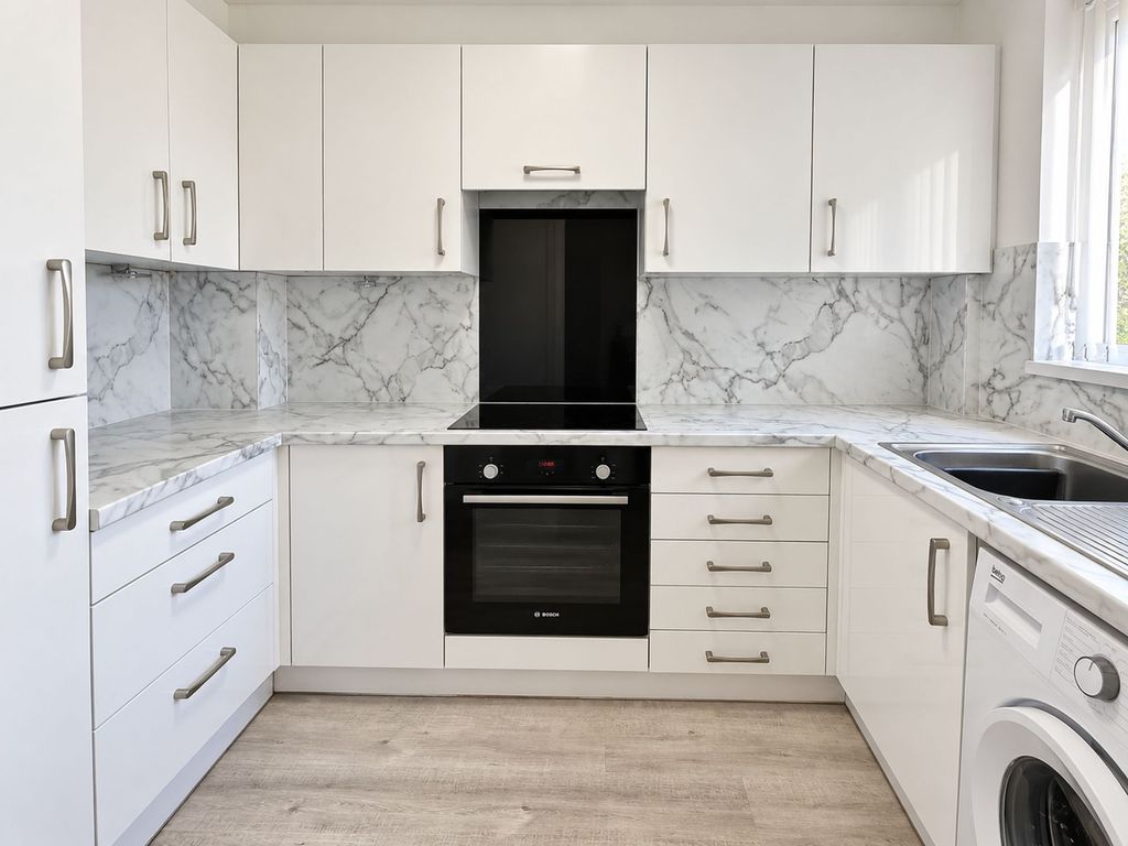 Property photo 3 of 10 Kitchen