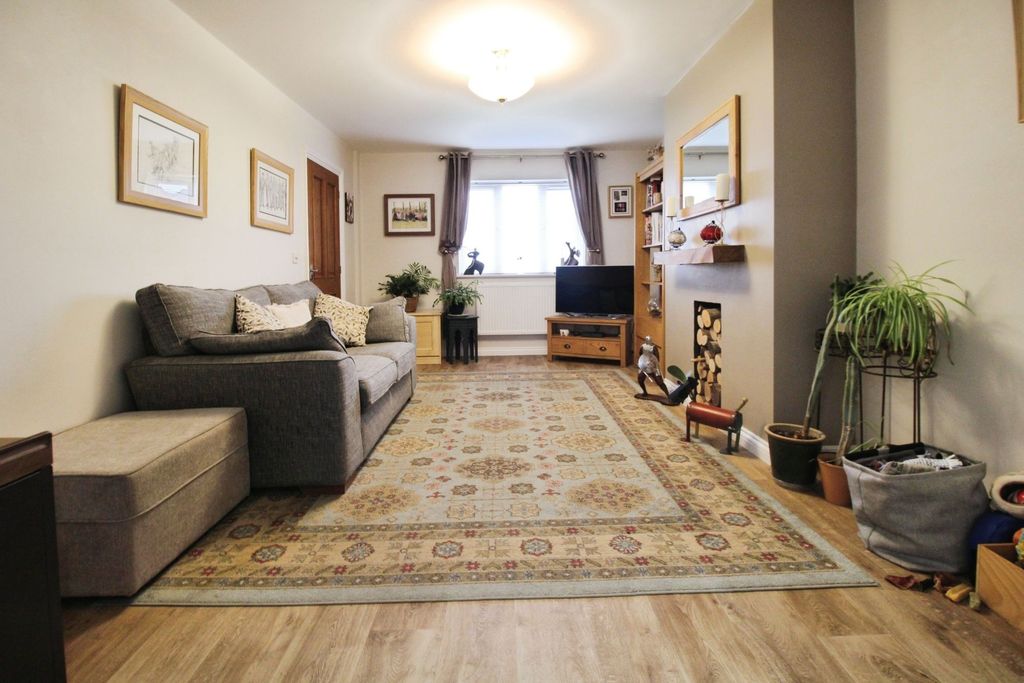 Property photo 3 of 19