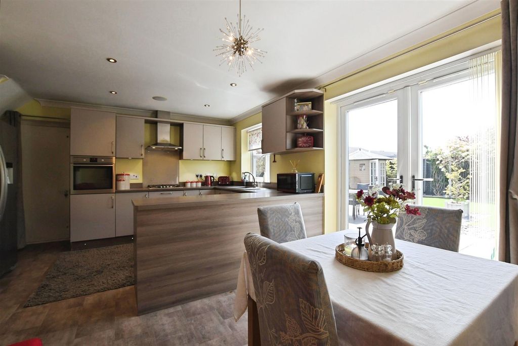 Property photo 3 of 21 Fitted Kitchen/Dining Area