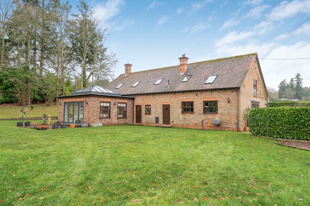 Additional image 4 of 4 bed barn conversion for saleSt Patricks Lane, Liss, Hampshire GU33
