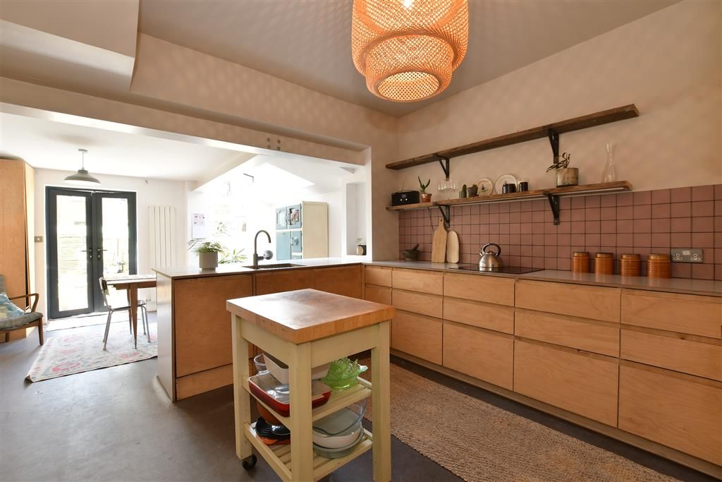 Property photo 3 of 17 Kitchen