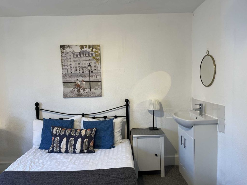 Property photo 3 of 25