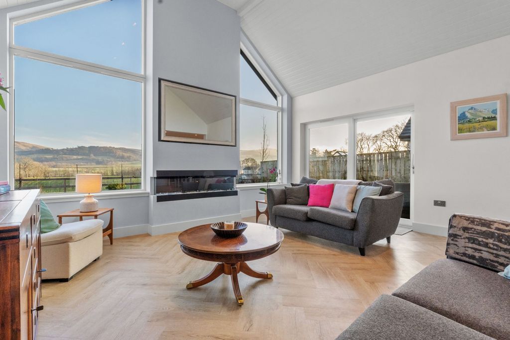 Property photo 3 of 30