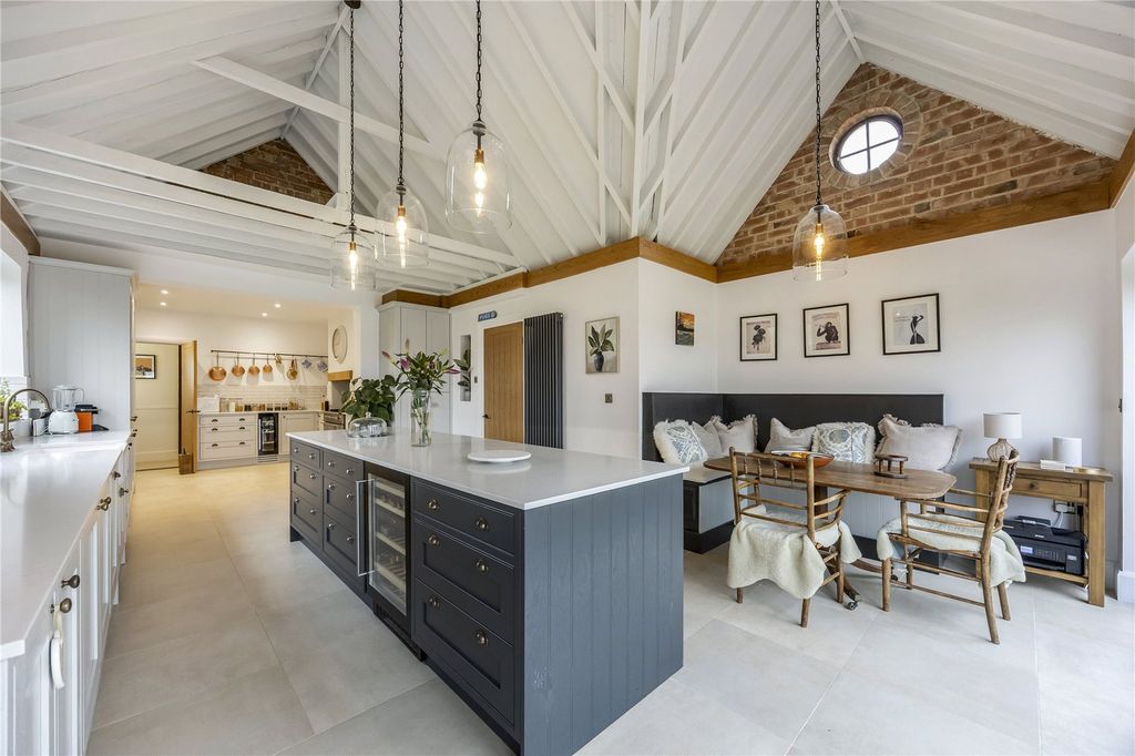 Property photo 2 of 19 Picture No. 28