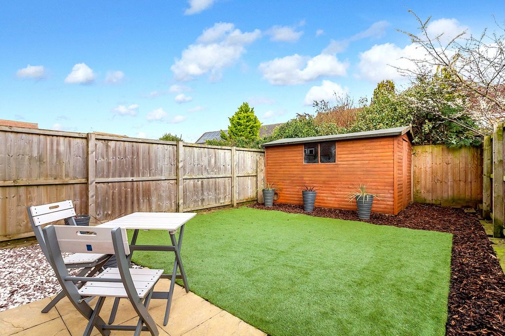 Property photo 3 of 17 Robson Avenue - Garden