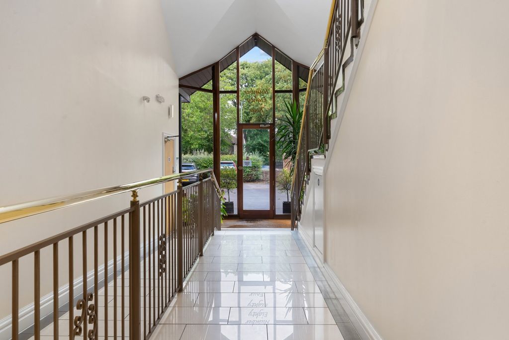 Property photo 2 of 28