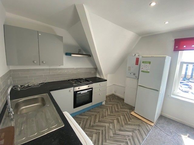 Property photo 2 of 6 Kitchen