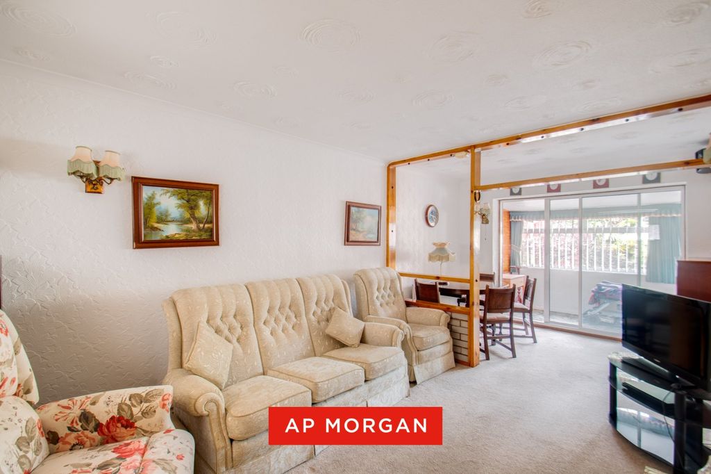 Property photo 2 of 19 Picture No. 15