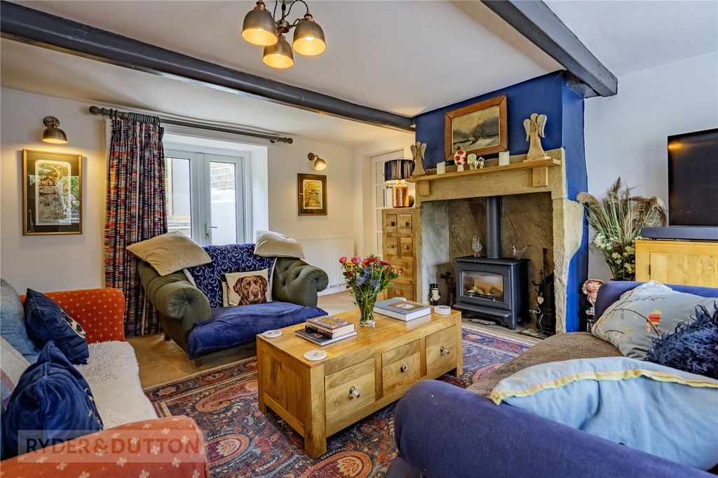 Property photo 3 of 27 Living Room