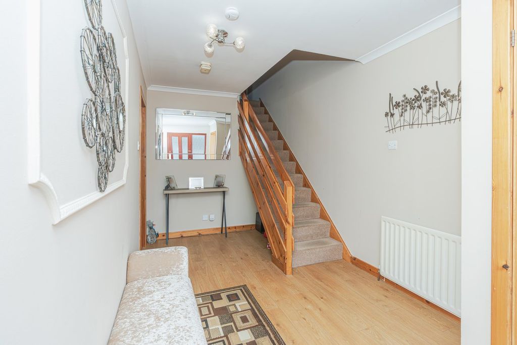 Property photo 2 of 27