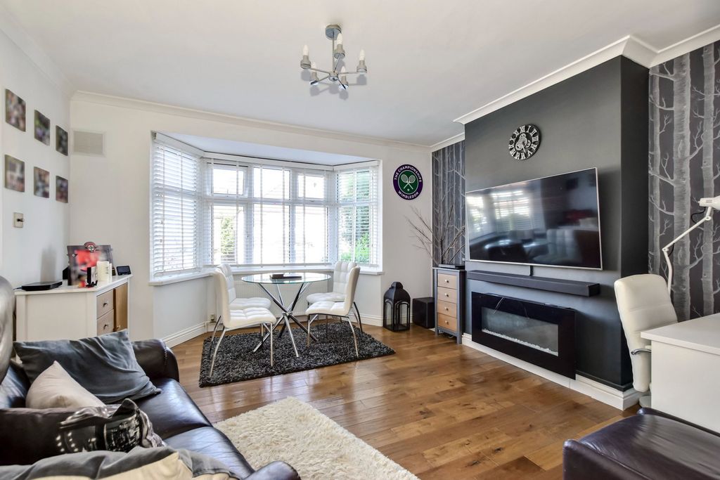 Property photo 2 of 9