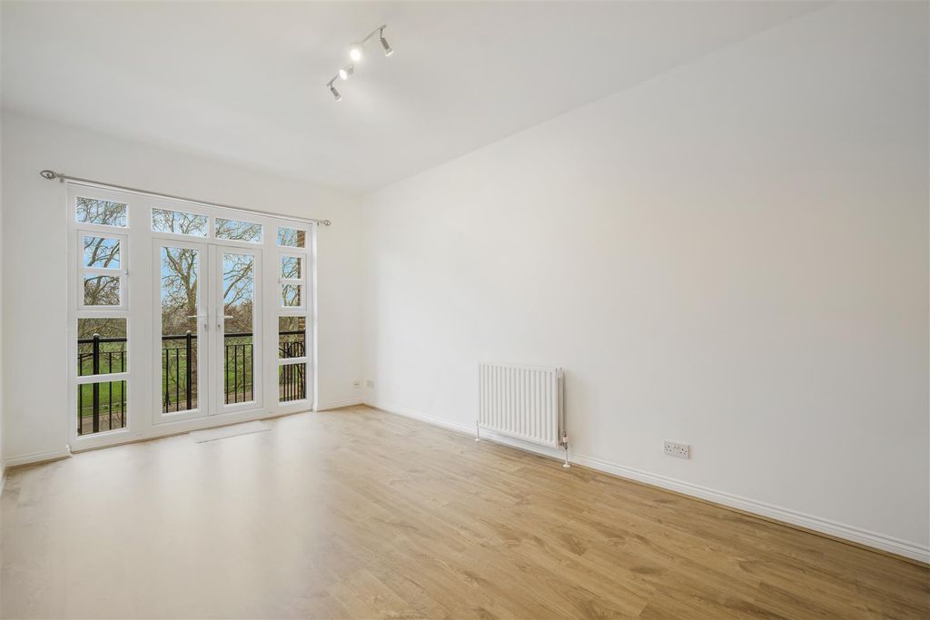 Property photo 3 of 11 Reception