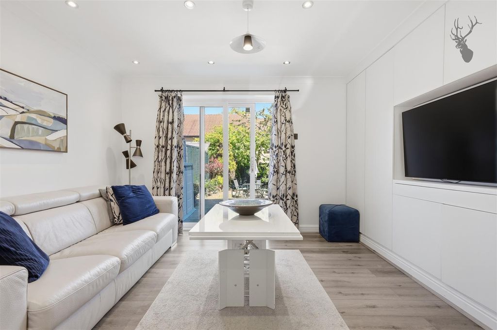 Property photo 3 of 14