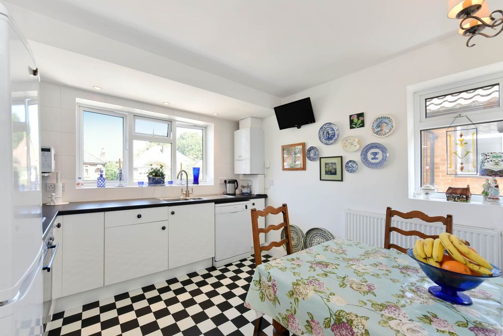 Property photo 3 of 13