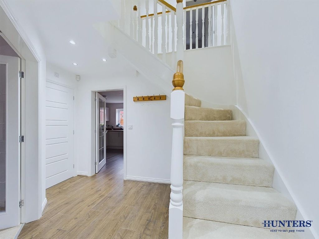 Property photo 2 of 10 Hallway.Jpg