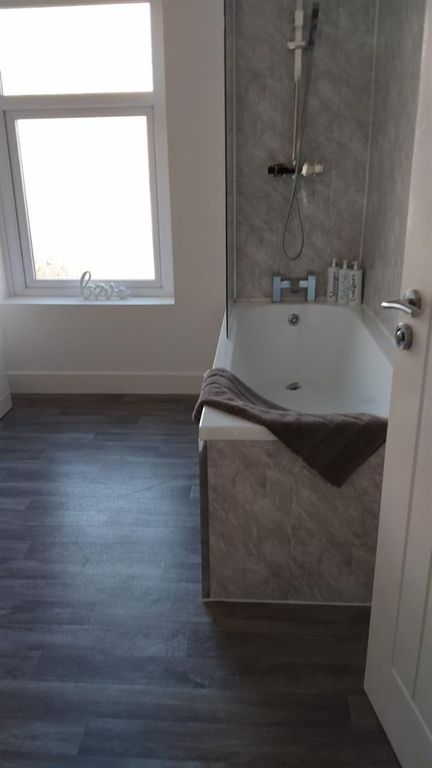 Property photo 3 of 11 Bath.Jpg