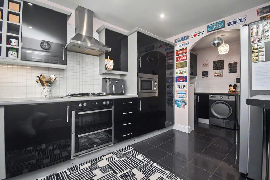 Property photo 2 of 32 Whatsapp Image 2026-04-02 At 14.45.50.Jpeg