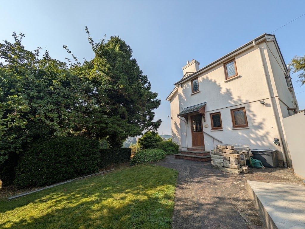 Property photo 2 of 21