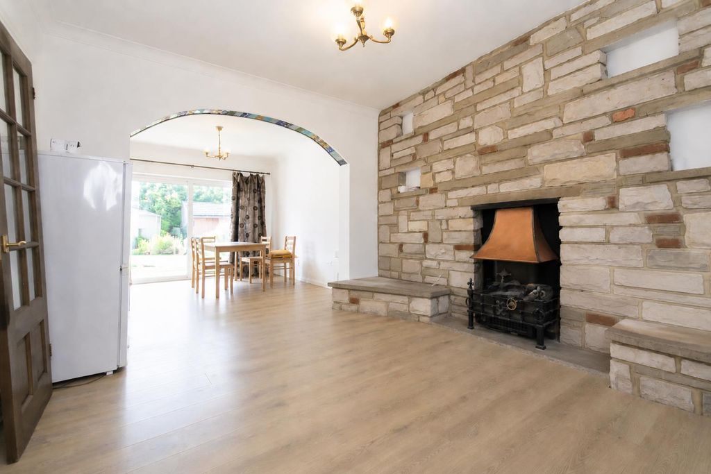 Property photo 2 of 6 c92354Ac-938c-42B7-86Fd-60F6Aaa7E3c0.Png